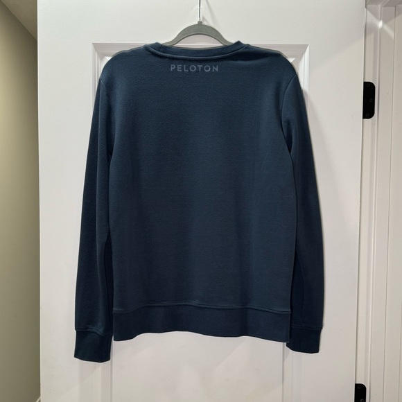 Peloton Elevate Sweatshirt Women Size Medium Blue Logo Pockets Sweatshirt - Picture 2 of 11